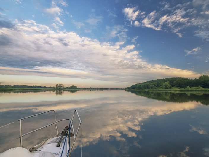 Vier Uhr morgens auf der Elbe